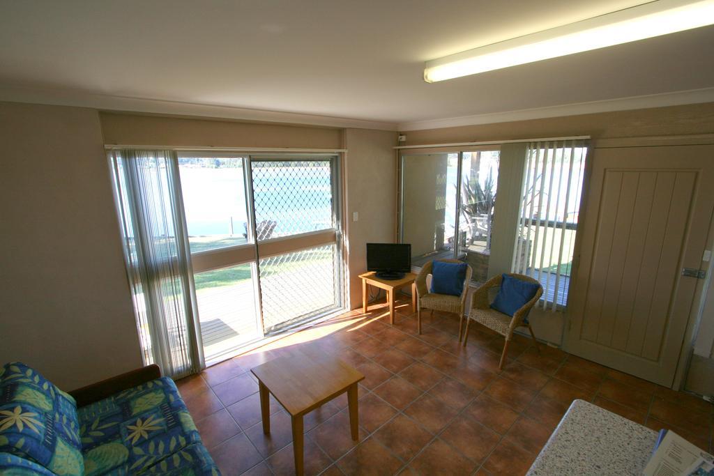 Lake Edge Apartments Burrill Lake Exterior photo
