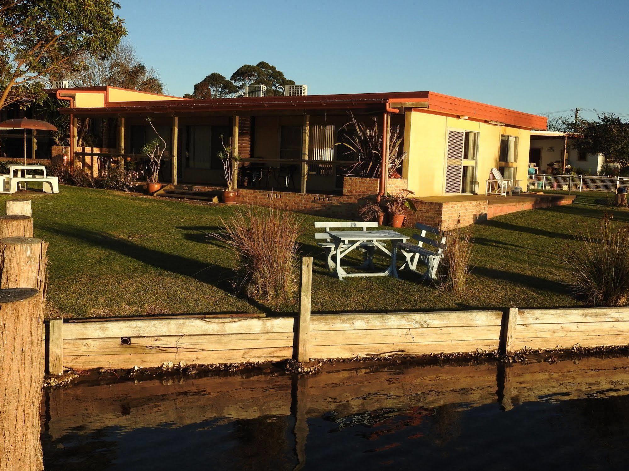 Lake Edge Apartments Burrill Lake Exterior photo